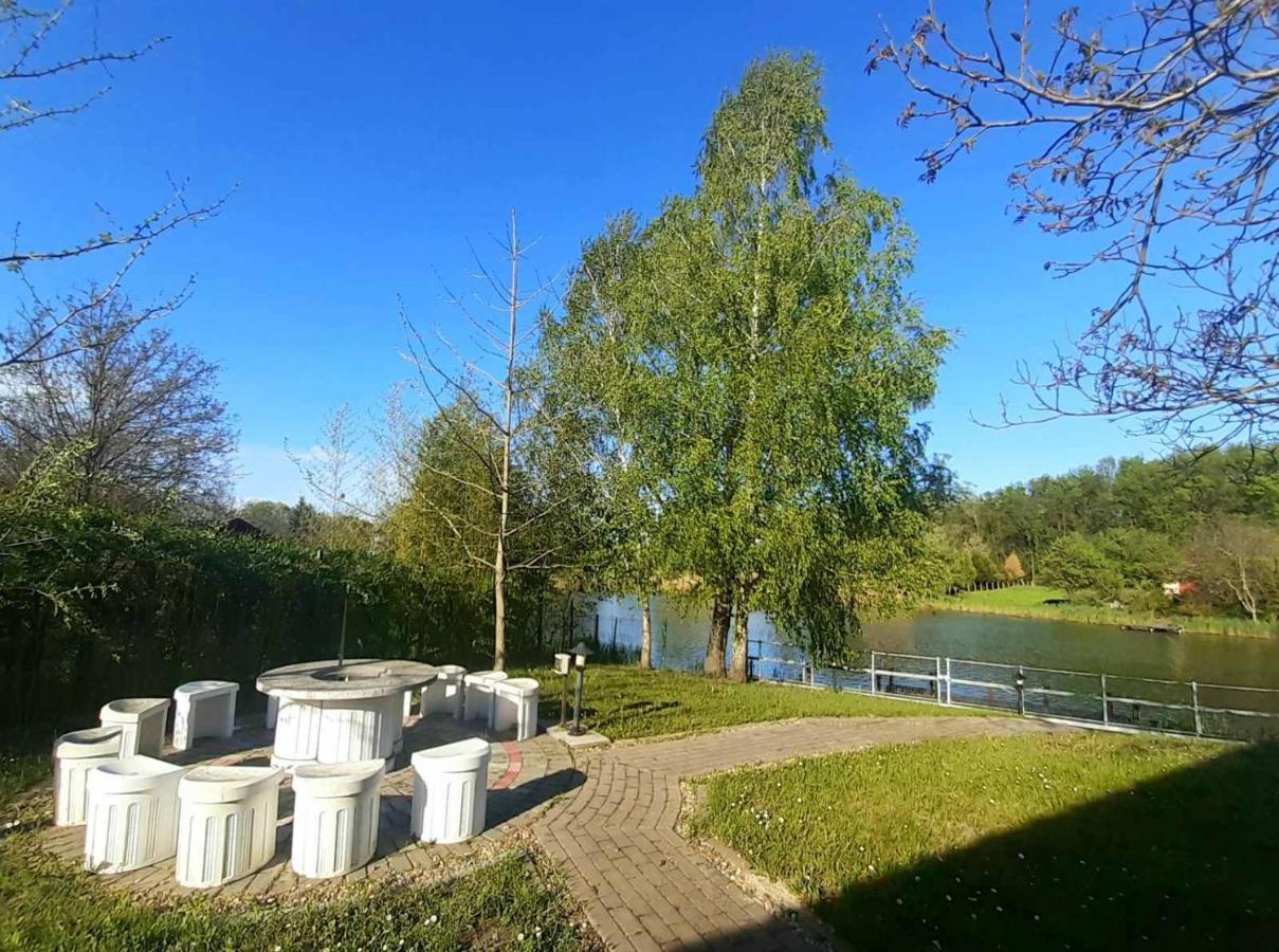 Szemérmetes Erzsók Nyaralóház Villa Gyomaendrőd Esterno foto